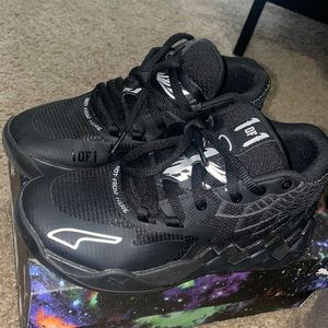 Like new black puma Melo’s